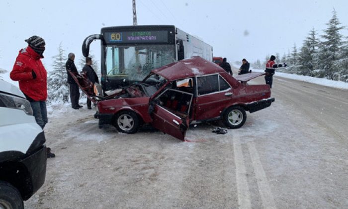 Seyitgazi Yolu’nda Trafik Kazası: Genç Avukat Hayatını Kaybetti