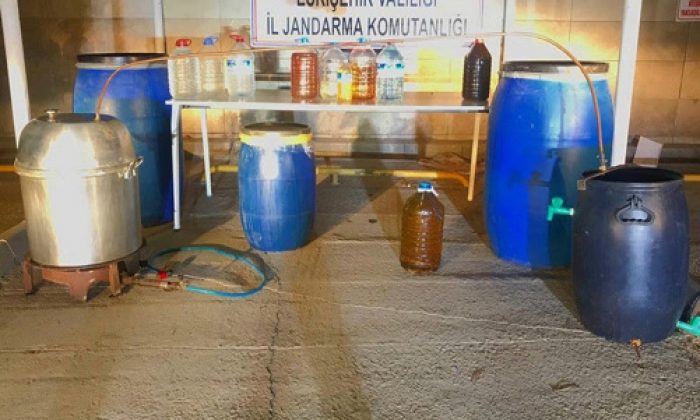 Evinin Bahçesinde Kaçak Alkol Üretimi Yapan Şüpheli Yakalandı