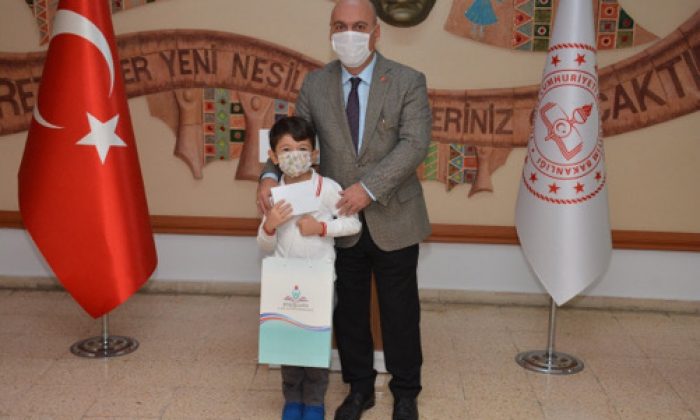 Milli Eğitim Müdürü Cırıt’tan, Uluslararası Matematik Yarışması’nda Dünya Birincisi Olan Öğrencilere Tebrik